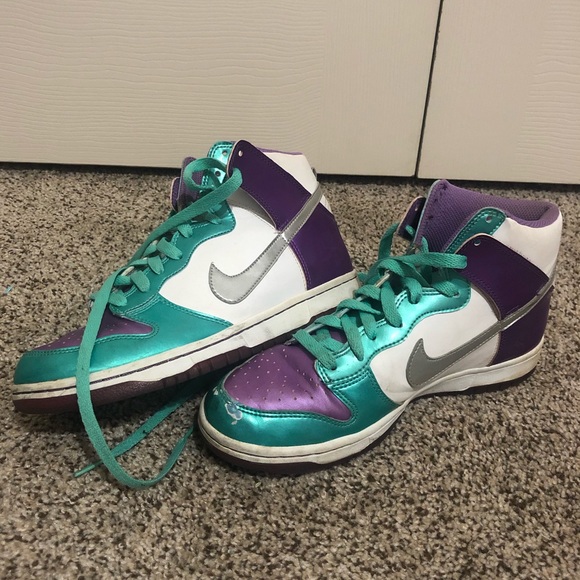Nike Shoes - NIKE HIGH TOPS. SIZE 7Y FITS A WOMENS 9